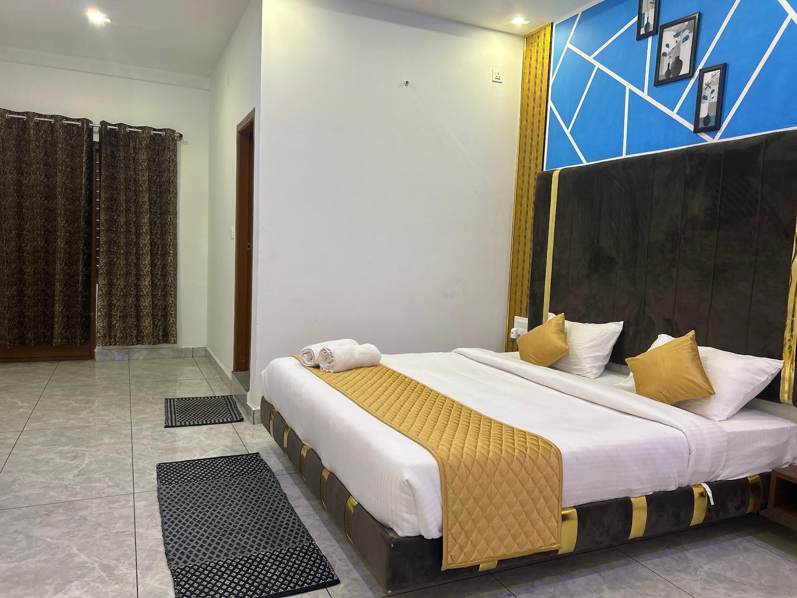 The Sky Hotel – photo 1