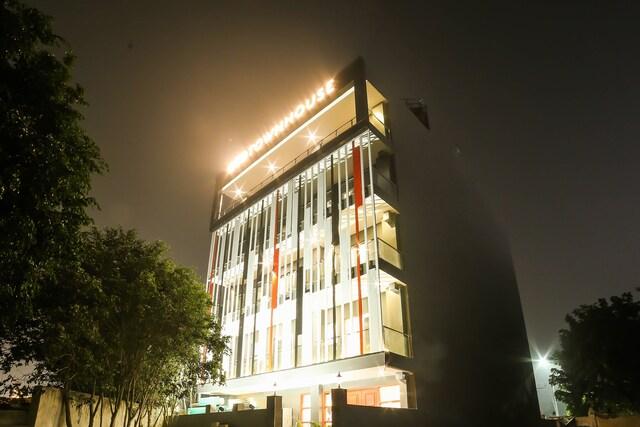 OYO Townhouse 260 Malibu Town, Near Park Hospital Near Omaxe Gurgaon Mall – photo 1