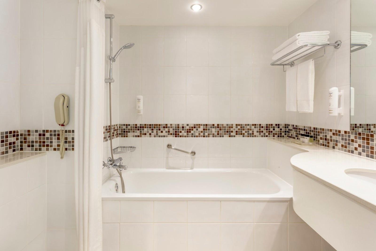 Holiday Inn London - Brentford Lock by IHG – photo 4