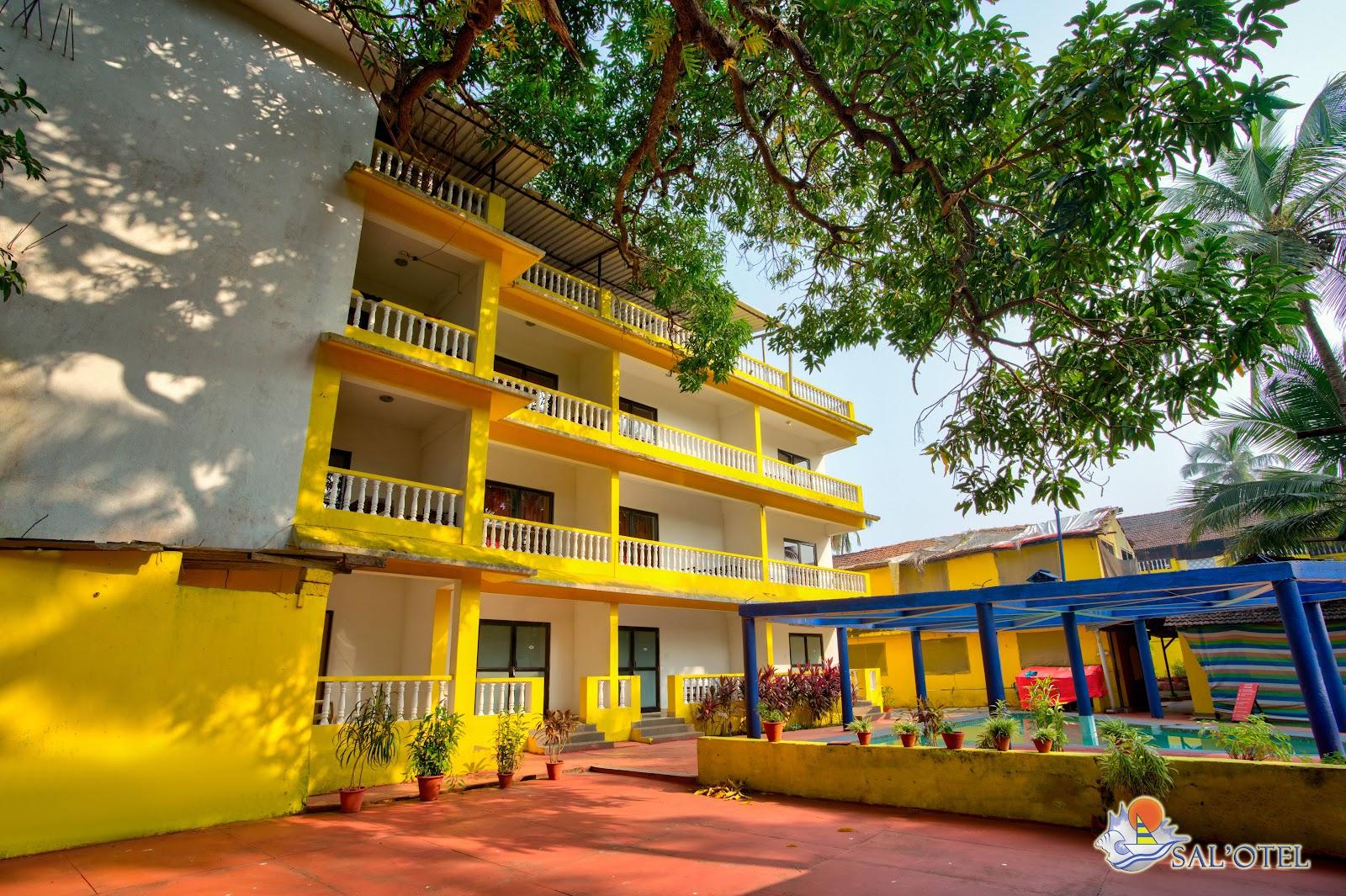 Salotel- Near Mae De Deus Church