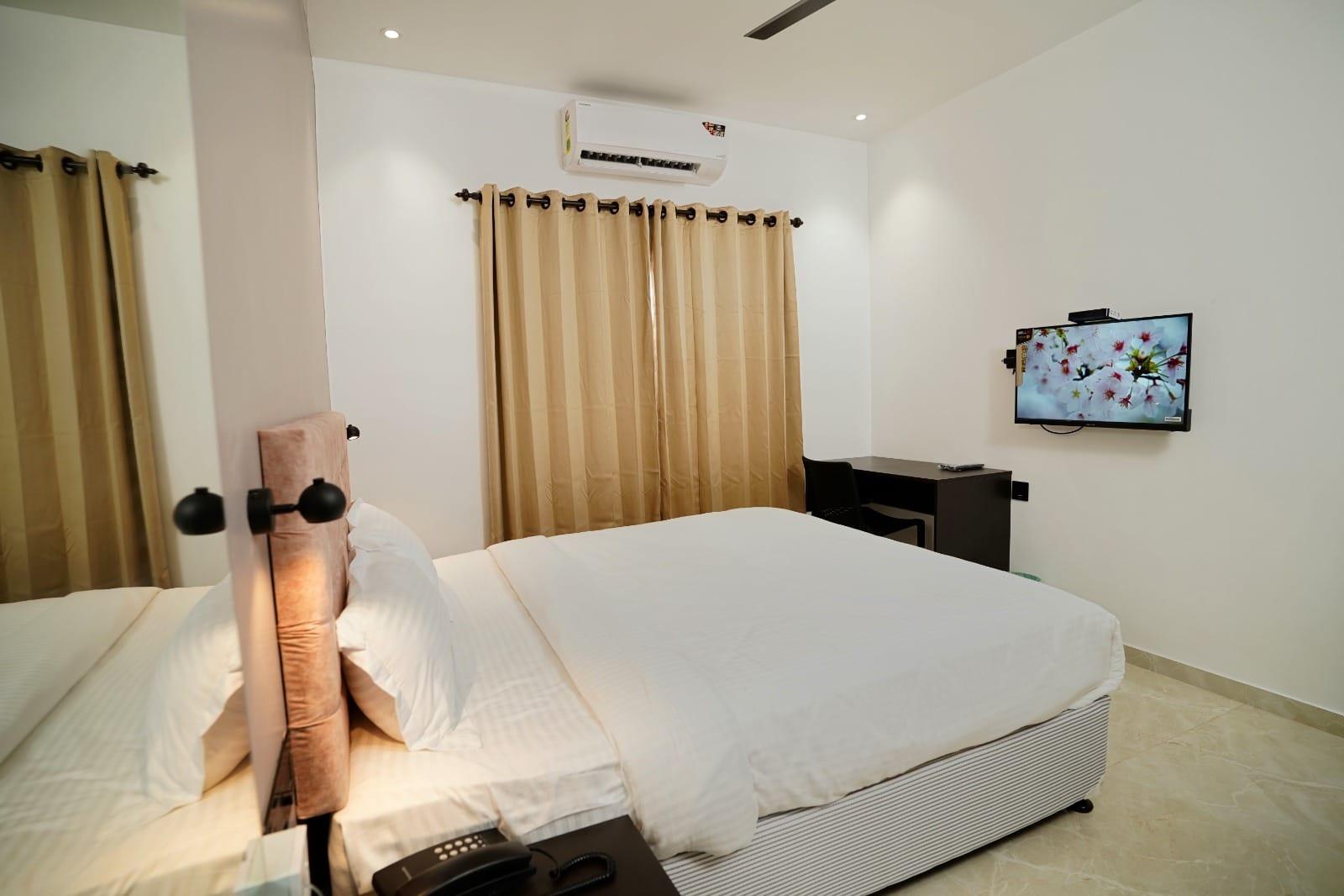 7 THE BUSINESS HOTEL – photo 3