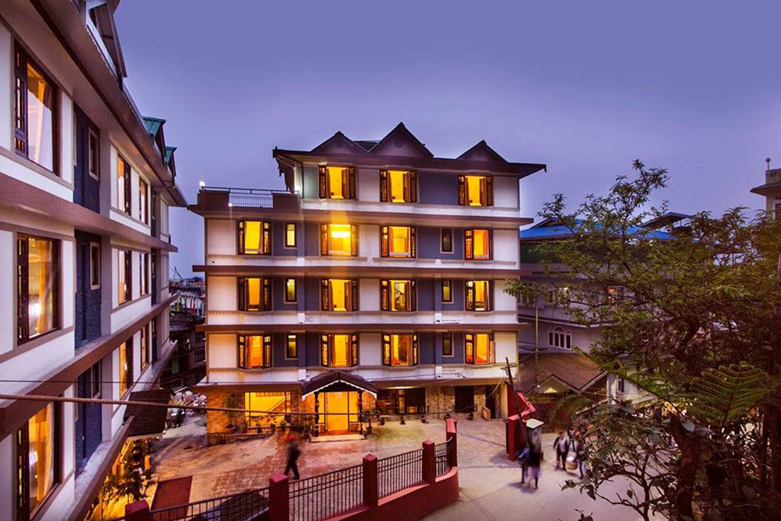 Muscatel Grand Silkroute - 300 Mts from MG Marg