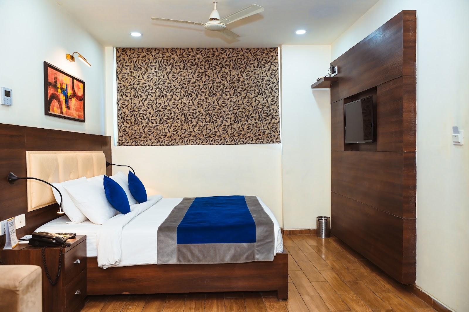 JB Skyhilton Inn – photo 3