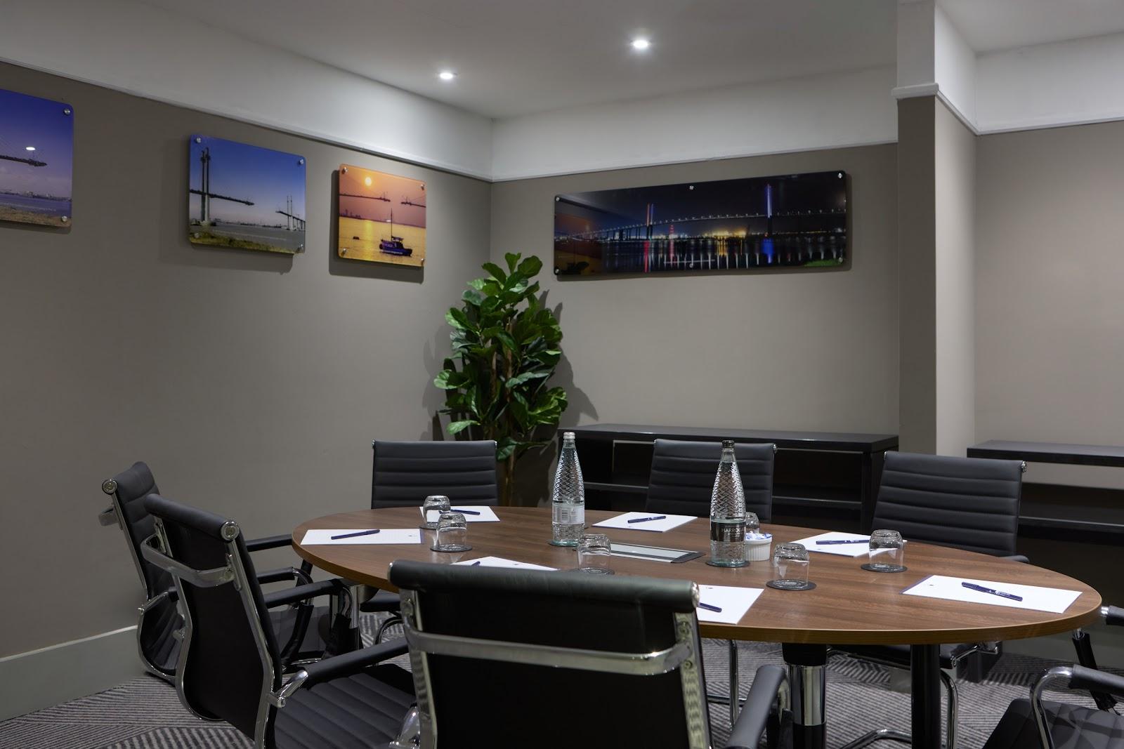 DoubleTree by Hilton Dartford Bridge – photo 4