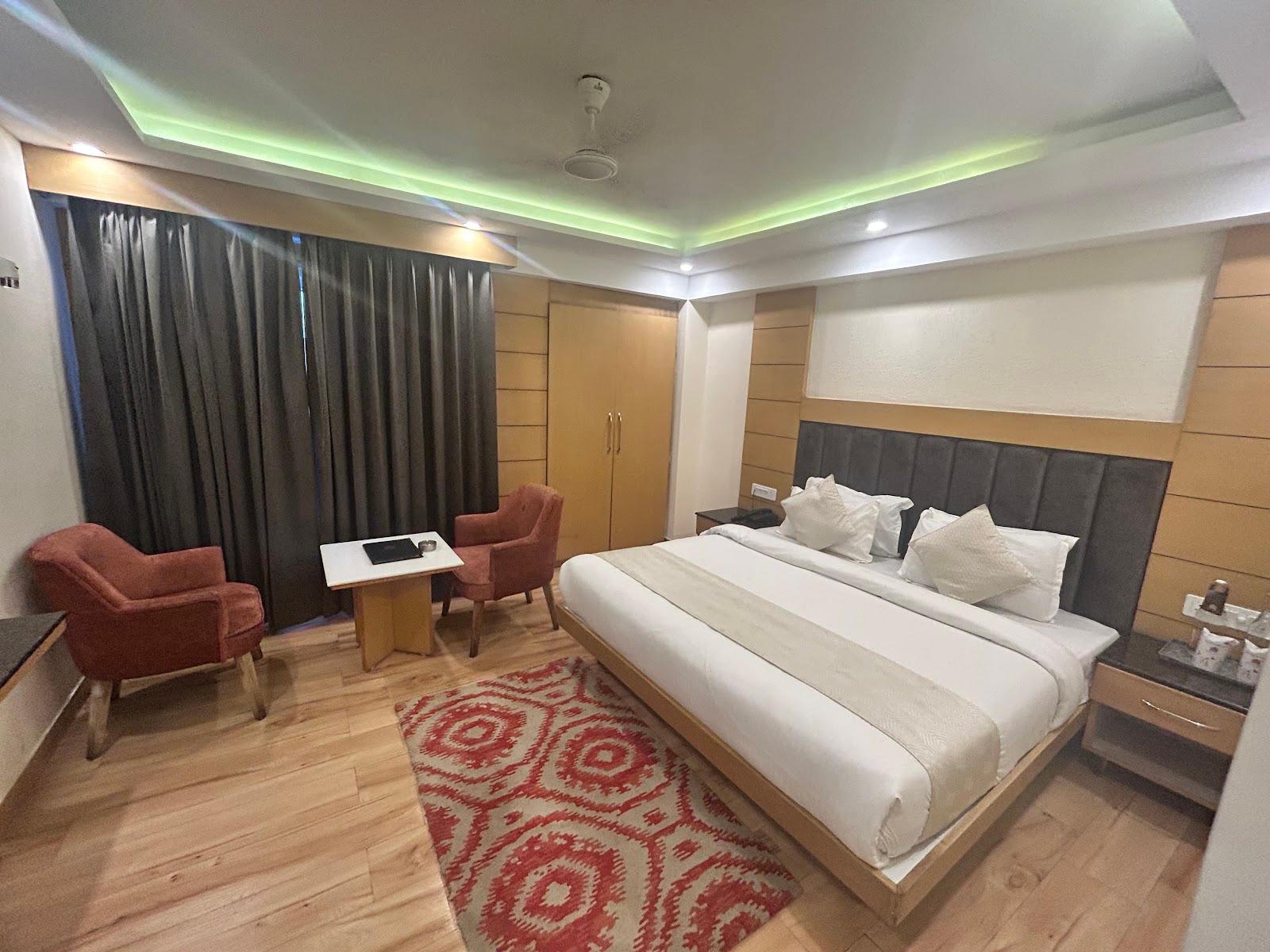 Hotel Super, Perfectstayz Premium, near picture palace – photo 3