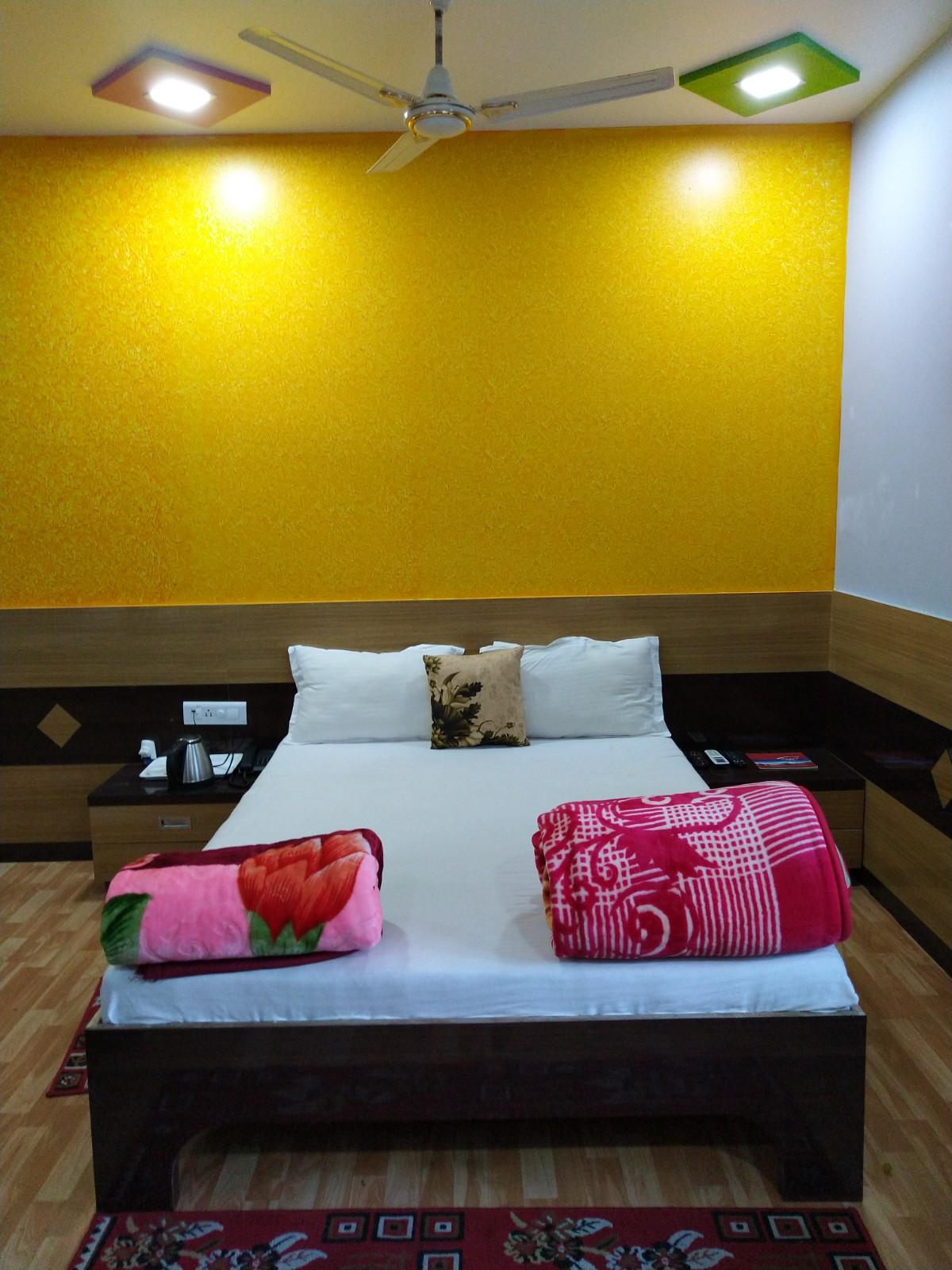 Lucknow Junction Retiring room – photo 4