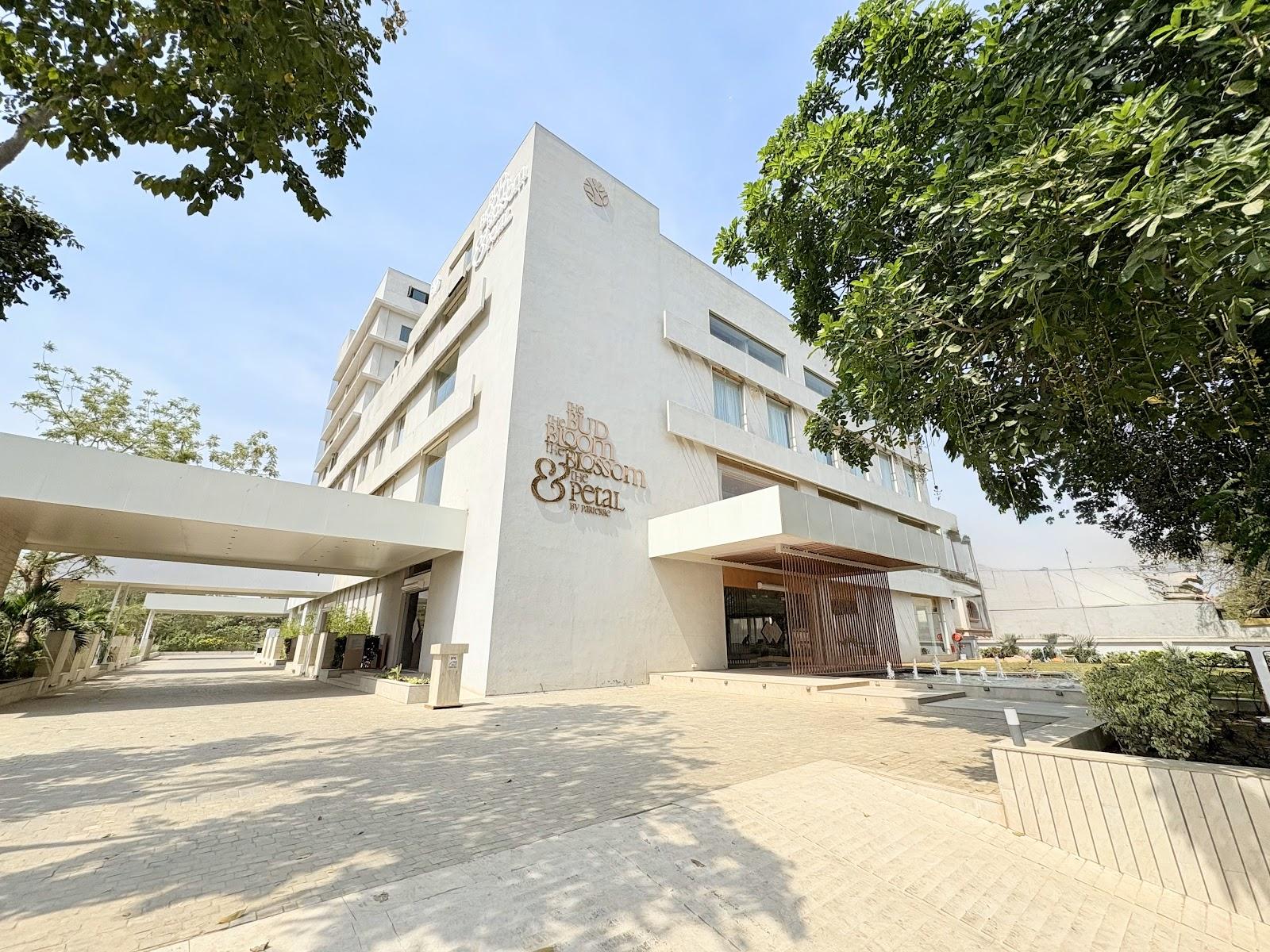 The Parterre - SG Highway Ahmedabad – photo 1