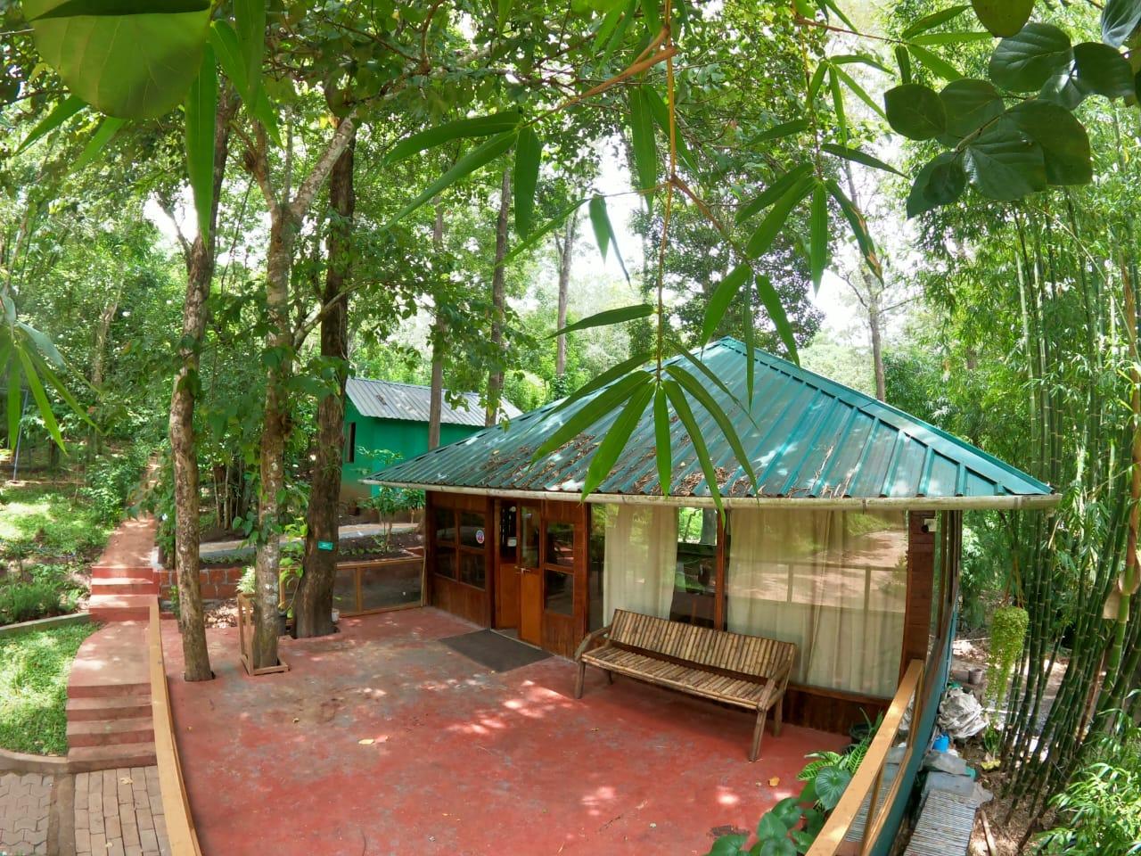 Thennal Jungle Camp – photo 1