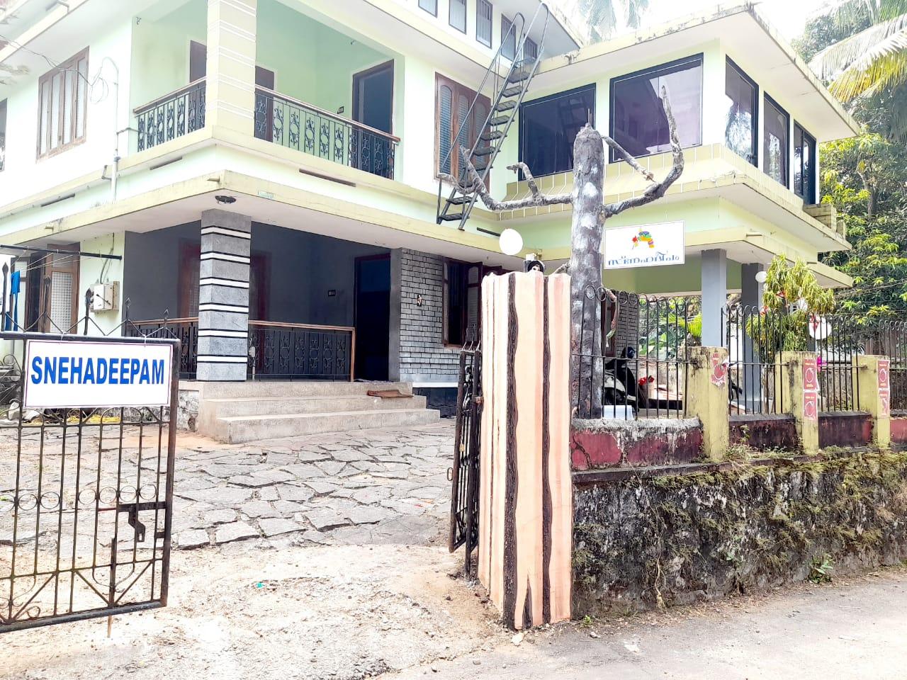 SNEHADEEPAM LADIES HOSTEL - CIVIL STATION - ERANHIPALAM - CALICUT – photo 1