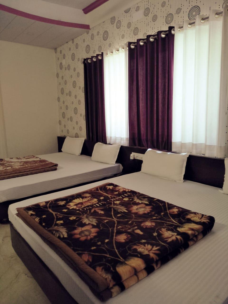 Hotel Vallabh Nidhi (Car Parking Facility) – photo 2