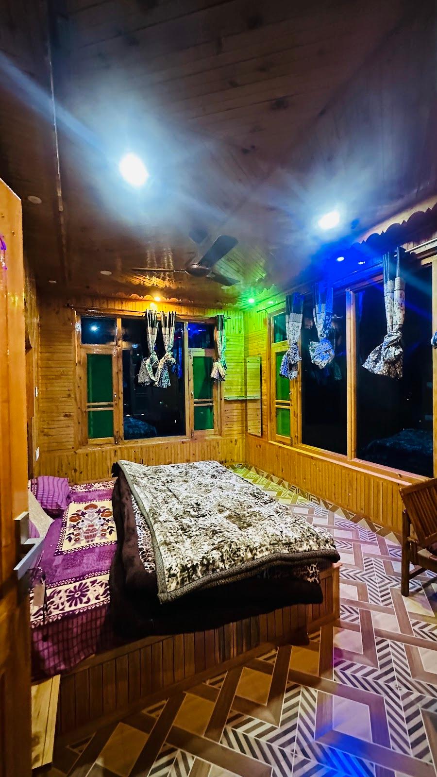 Maya Cafe Guest House – photo 3