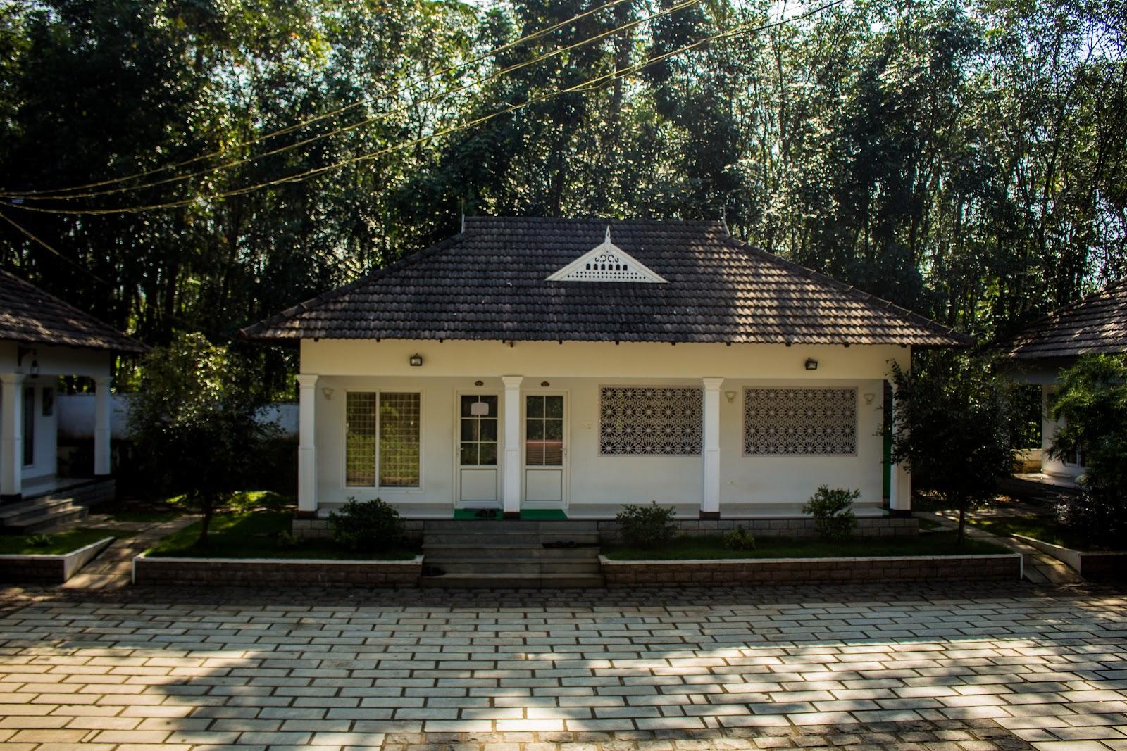 Mushroom Hut Resort - Athirappilly Resorts