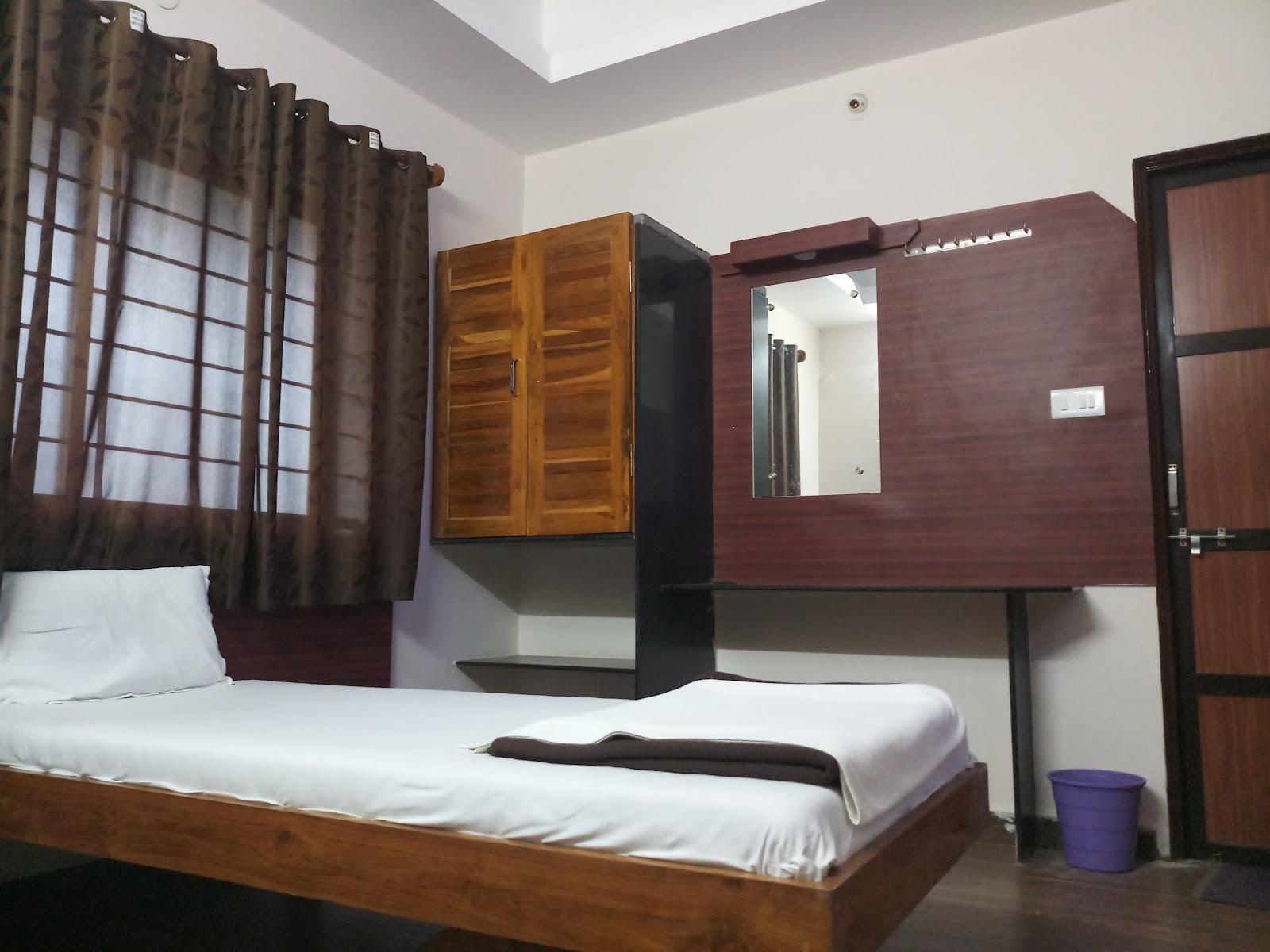 Townhouse Dharwad New Bus Terminal – photo 2