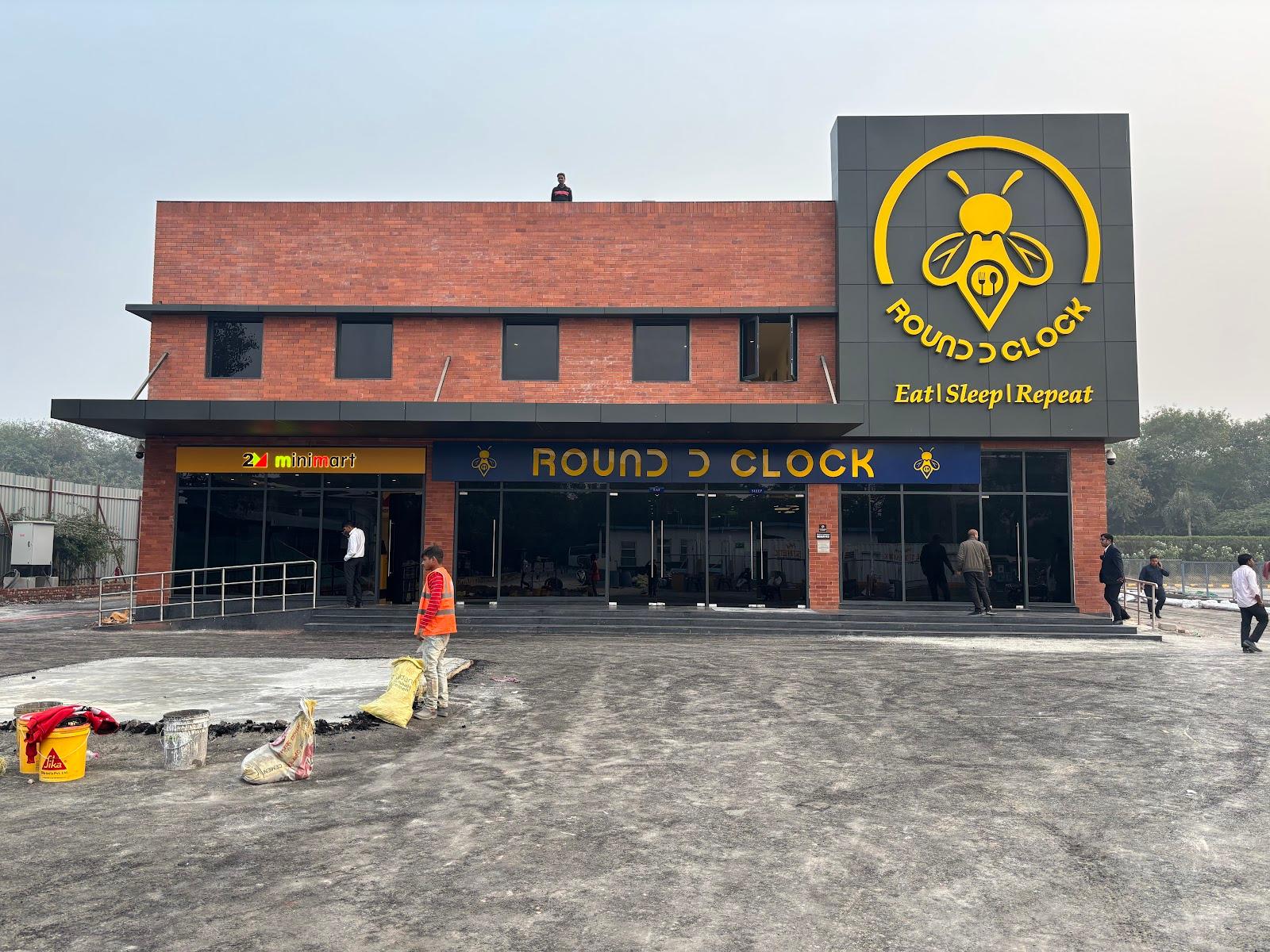 Round D Clock – photo 3