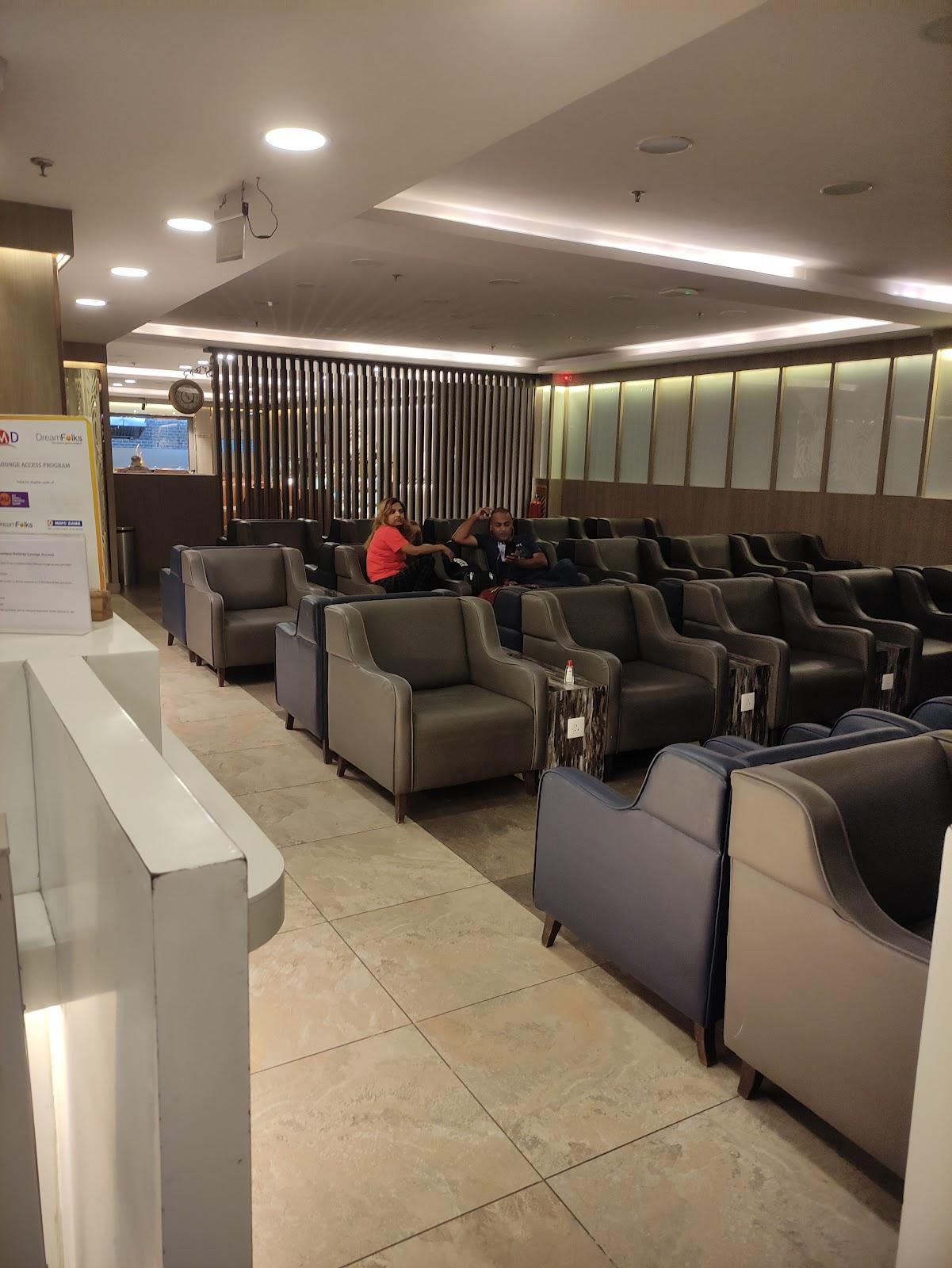 New Delhi Station Waiting Room – photo 3