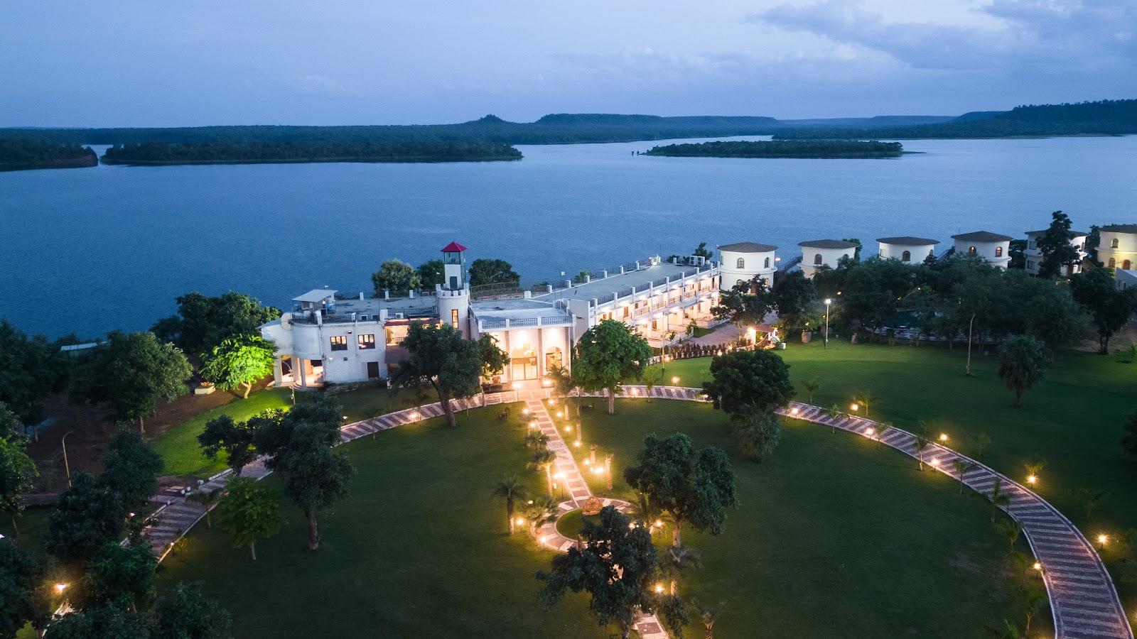 Narwar Lakefront Resort – photo 1
