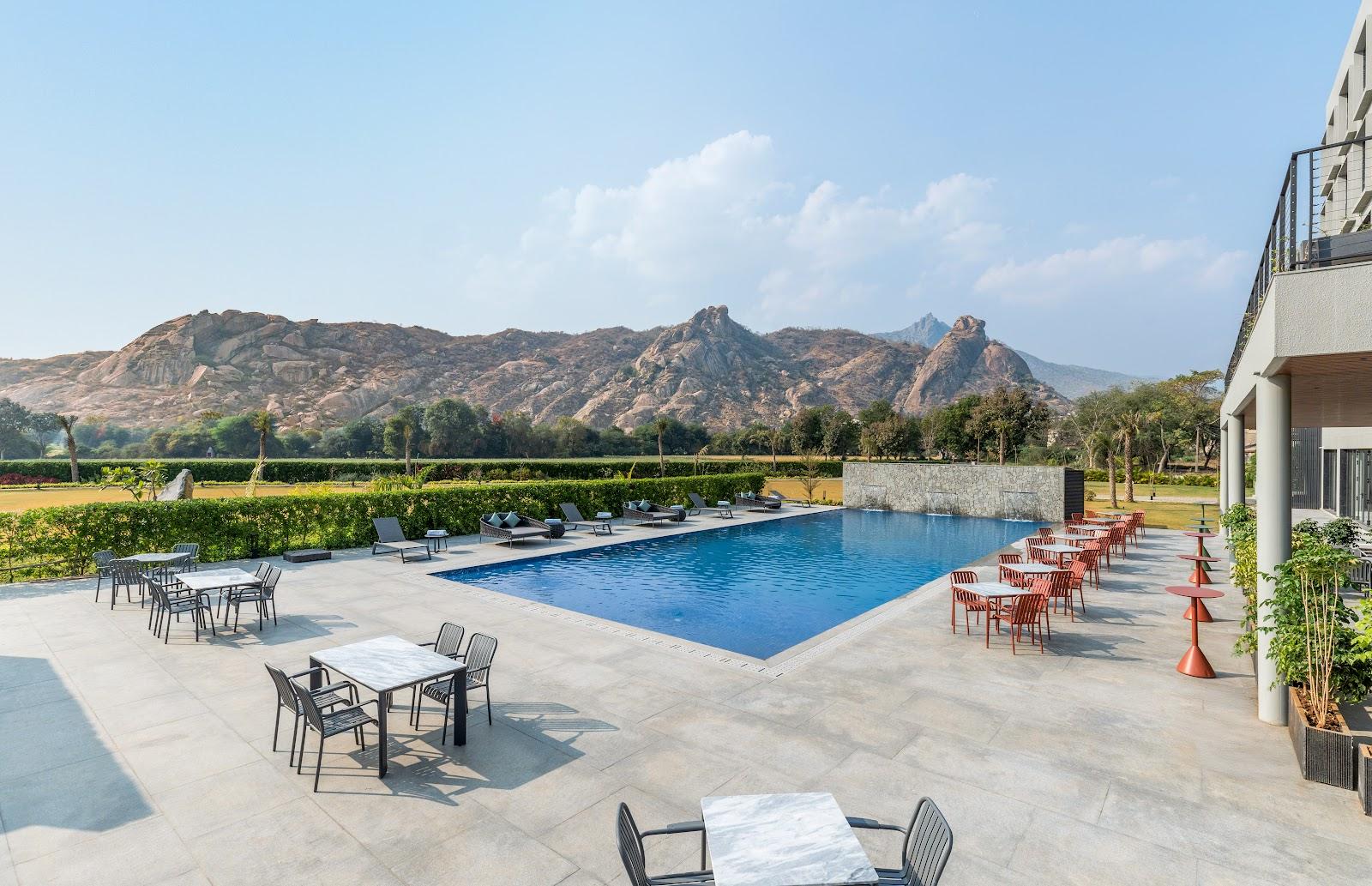 Avisa Hotel & Resort - Abu Road Luxury Pool & Mountain View – photo 4