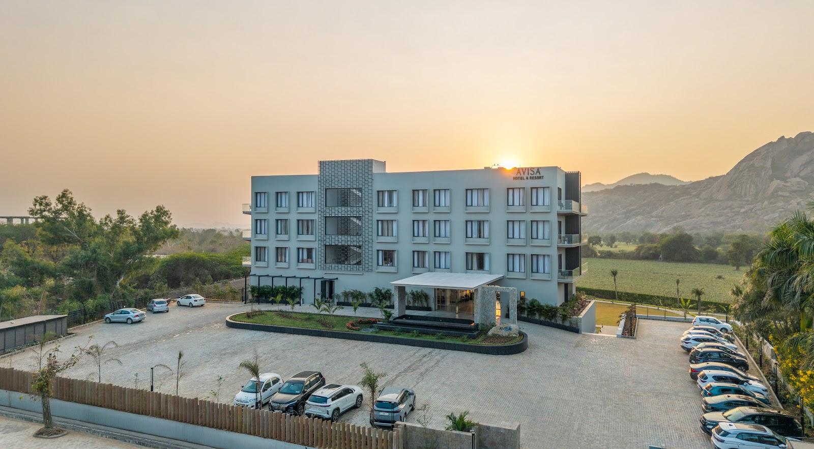 Avisa Hotel & Resort - Abu Road Luxury Pool & Mountain View – photo 1