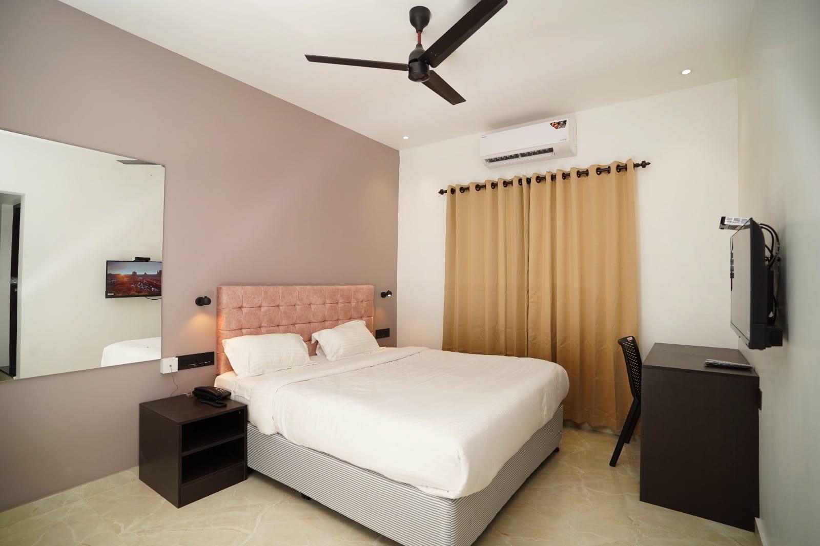 7 THE BUSINESS HOTEL – photo 2