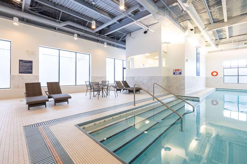 DoubleTree by Hilton Calgary North – photo 4