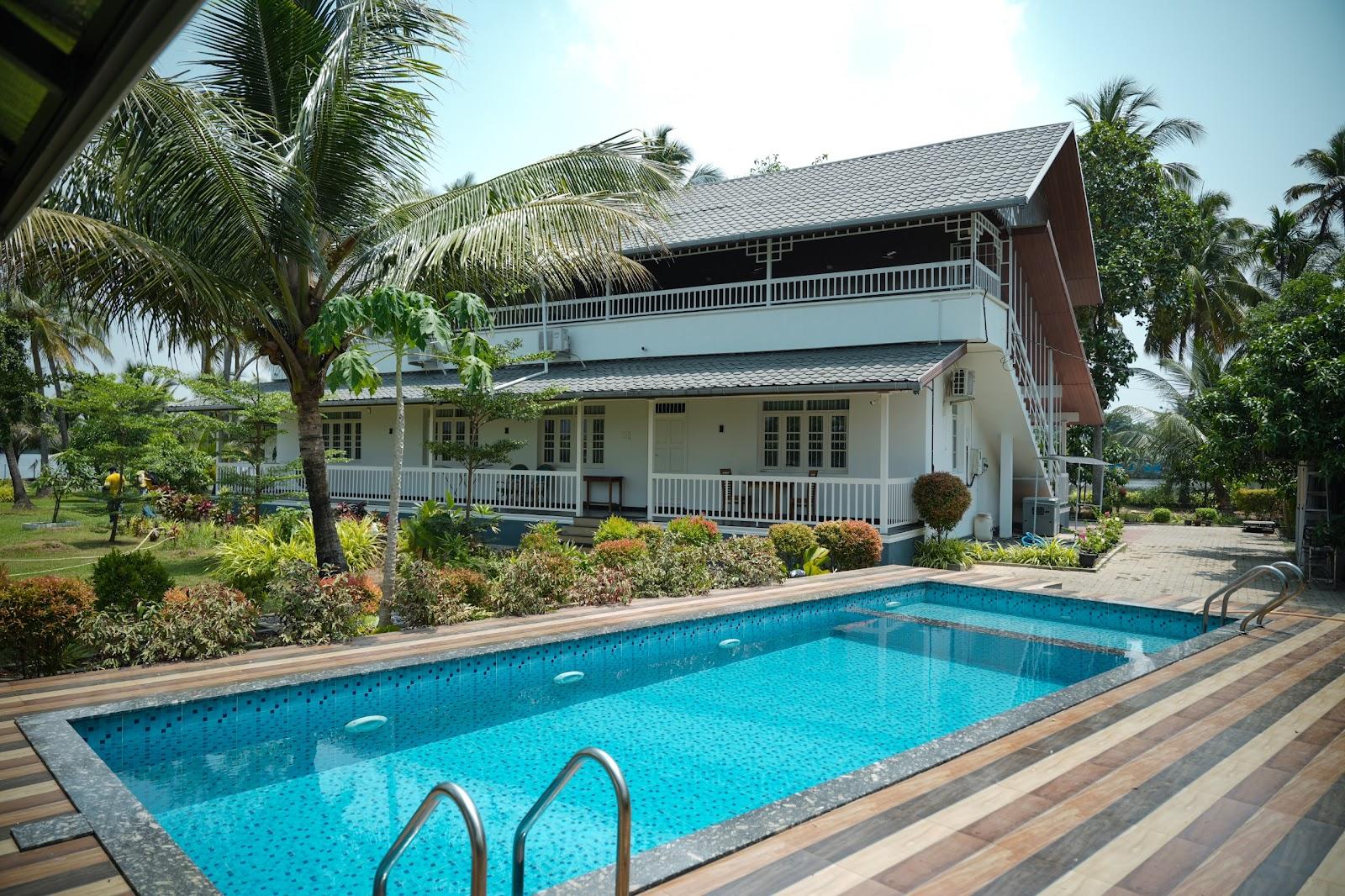StayVista at Aqua | Luxury Villa with Swimming Pool in Kochi – photo 3