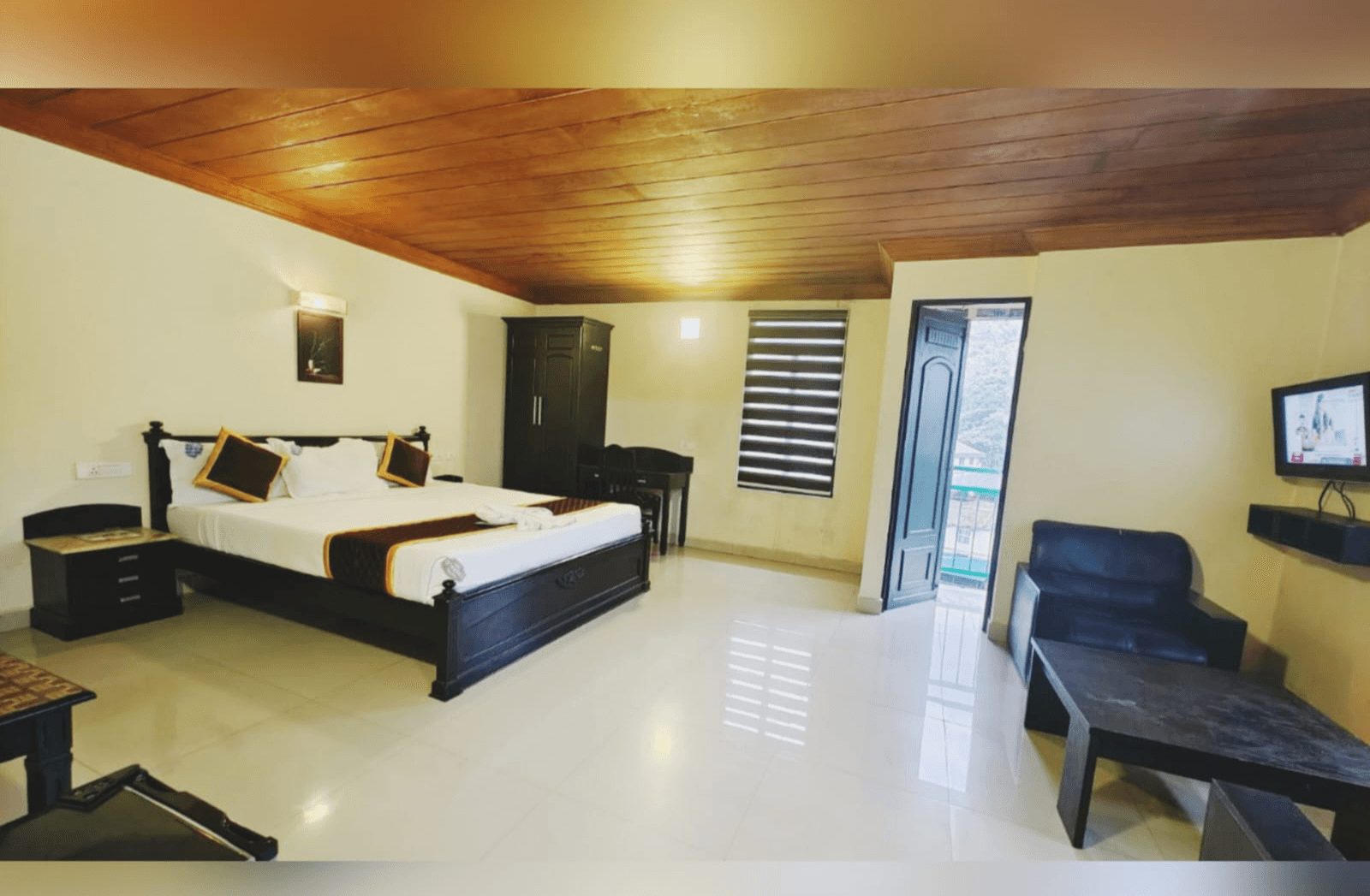 Hotel Emerald Inn – photo 4