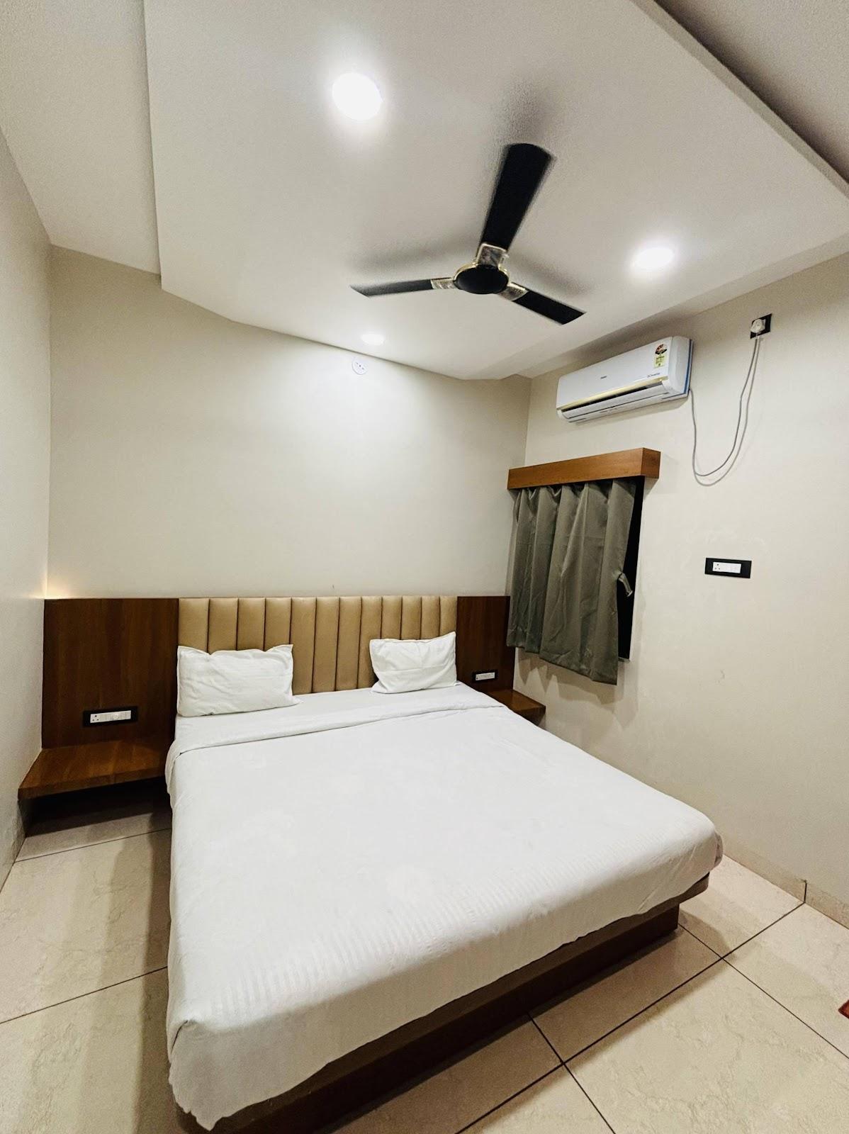 Hotel Trinetra – photo 3