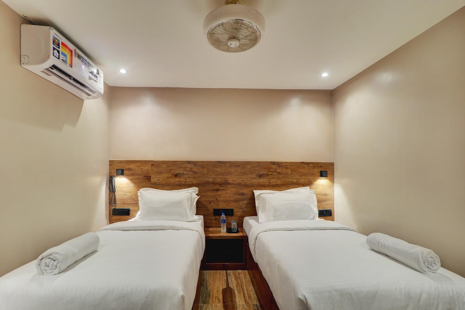EMBRACE INN – photo 3