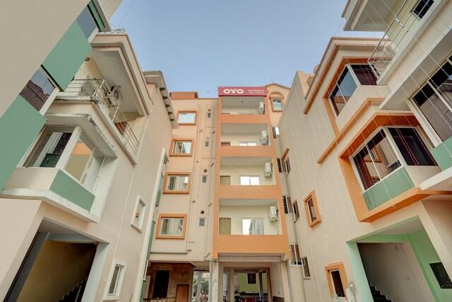OYO Flagship Aruthraa Residency