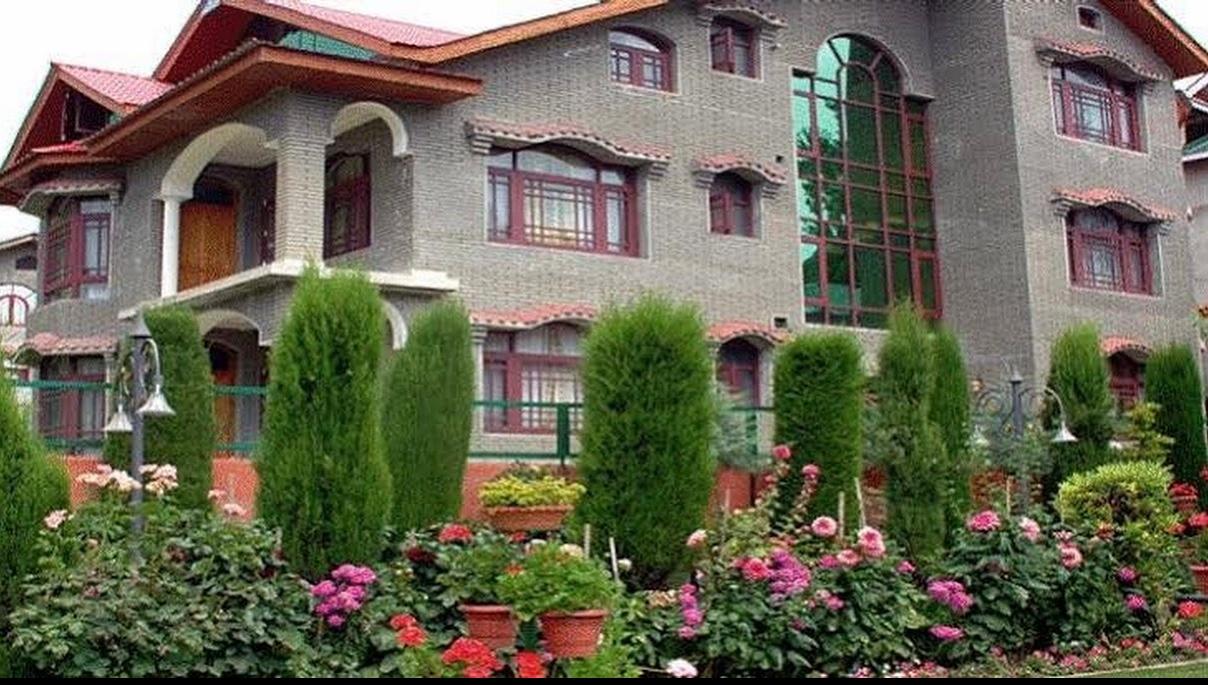 Harwan Resort- 3 star hotels in near dal lake | Best Resorts in srinagar | Luxury Resorts in Srinagar – photo 1