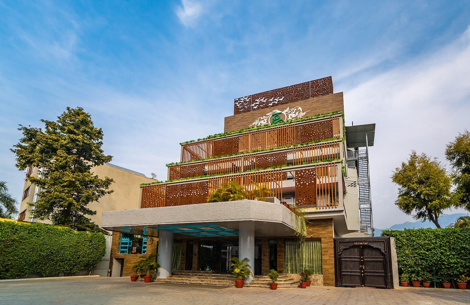 GANGA KINARE - A Riverside Boutique Resort