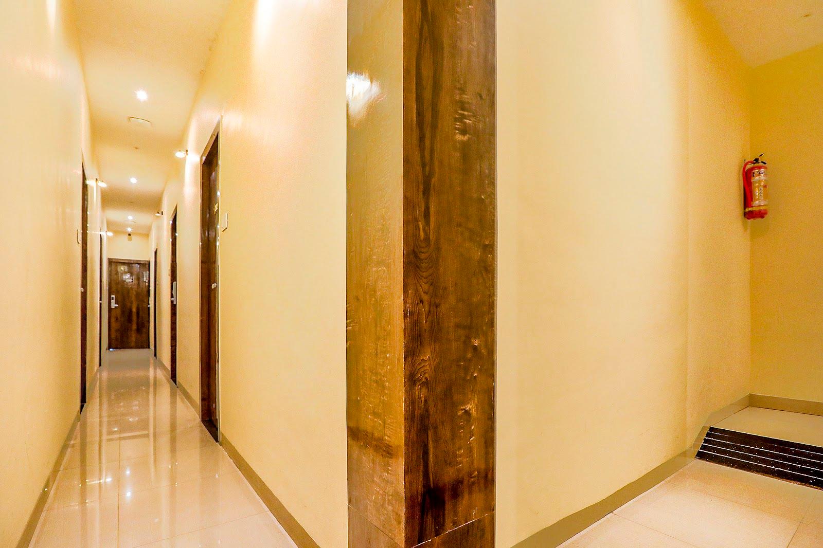 FabExpress Gateway Inn - Hotel in Colaba, Mumbai – photo 2