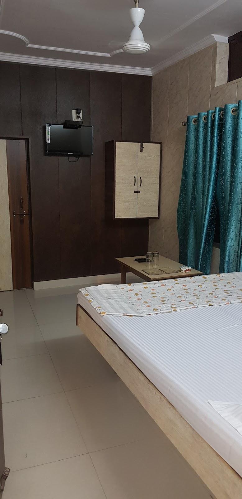 Hotel Premansh – photo 4