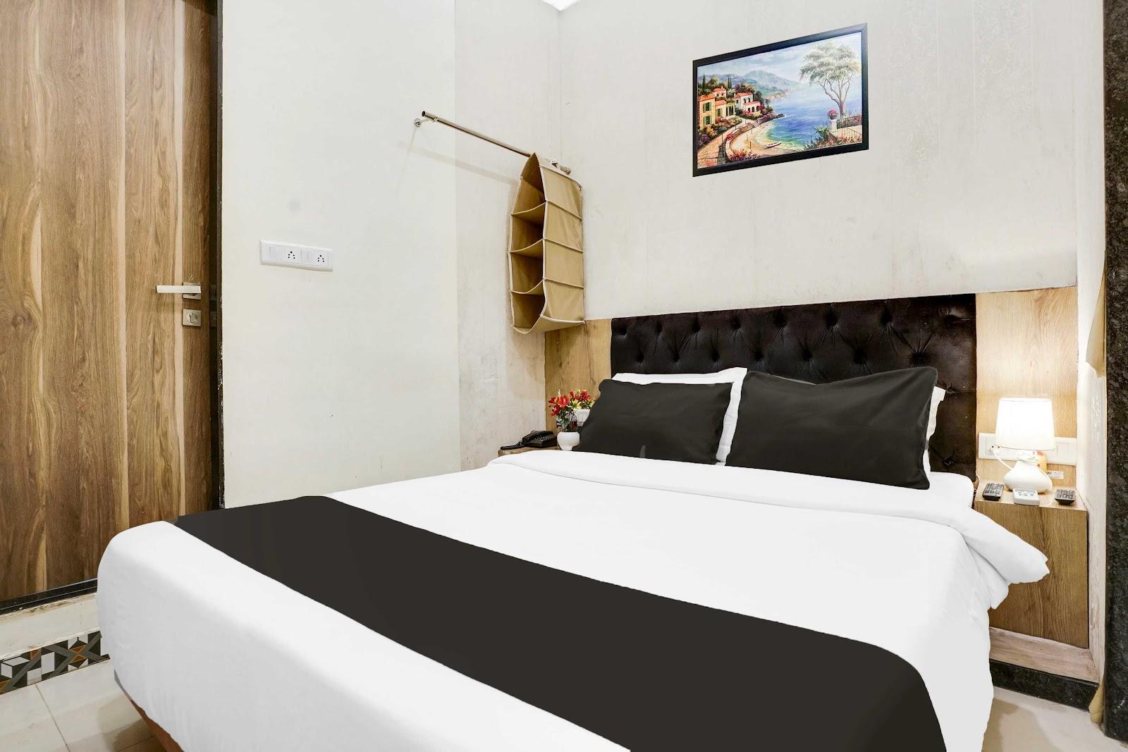 Super Townhouse Ville Parle – photo 1