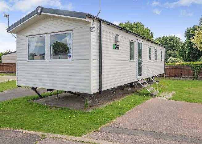 Silver 3 Bedroom Caravan, Sleeps 8 – photo 1