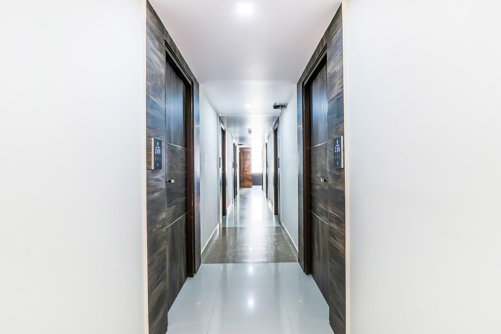 FabHotel Crown Heights - Hotel in Koramangala, Bangalore – photo 1