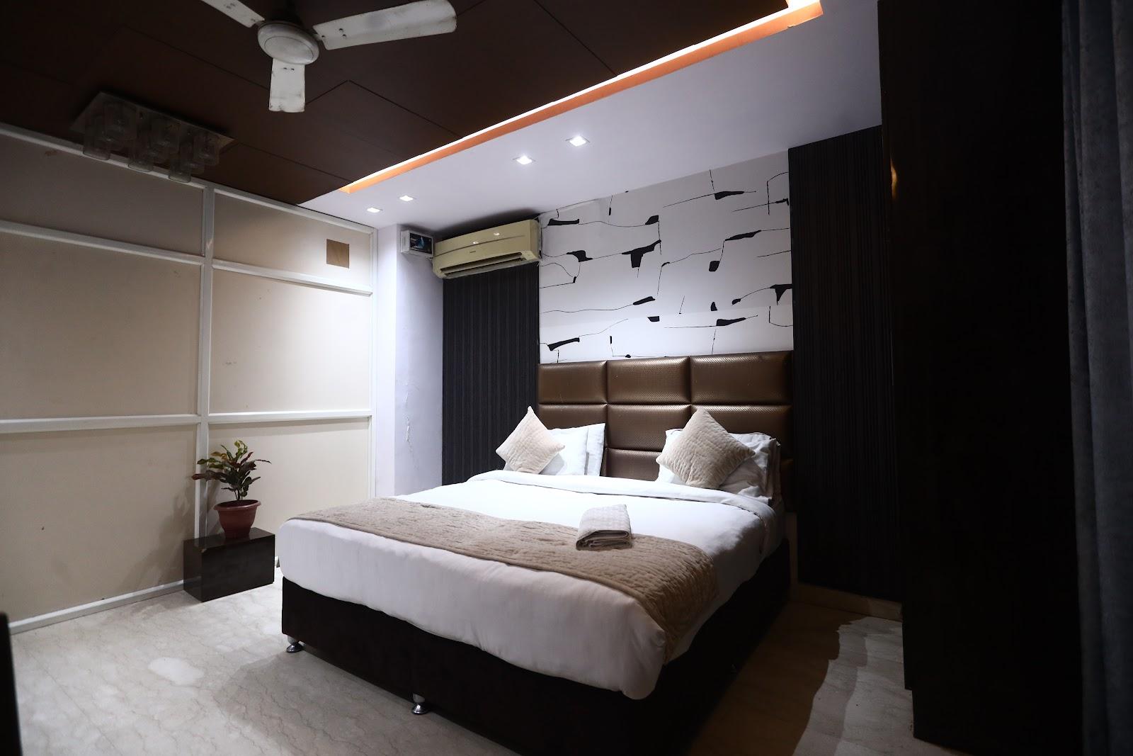 The Bed and Rock – photo 4