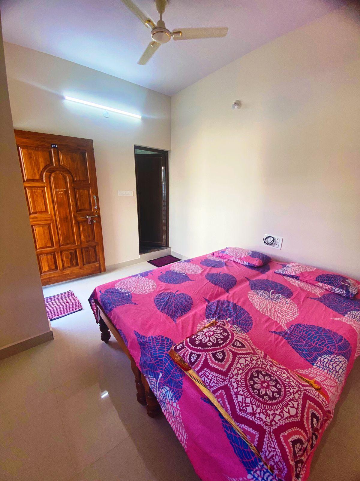Hotel Vel Residency - Opp SMVT Bengaluru Station – photo 1