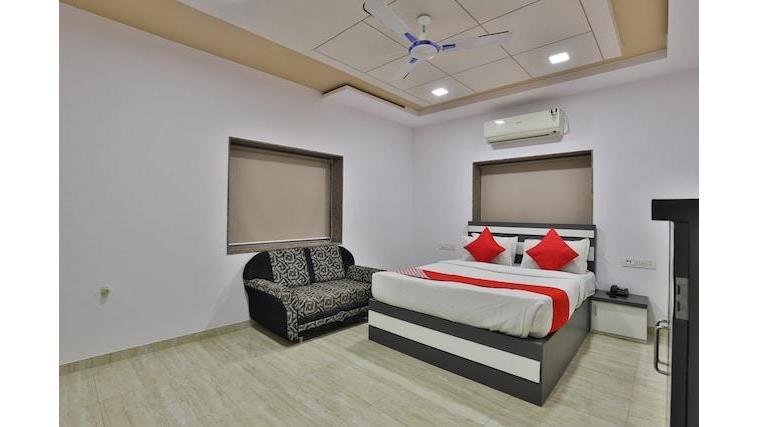 OYO 29155 Village Hotel