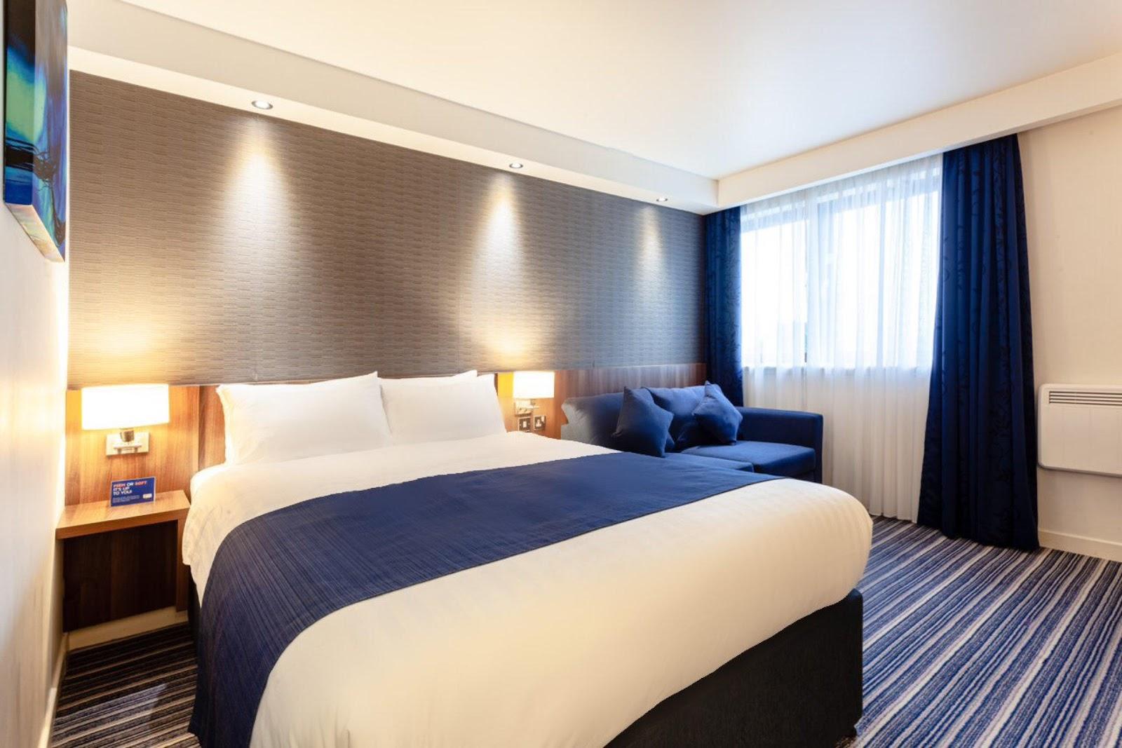 Holiday Inn Express Edinburgh Airport by IHG – photo 4