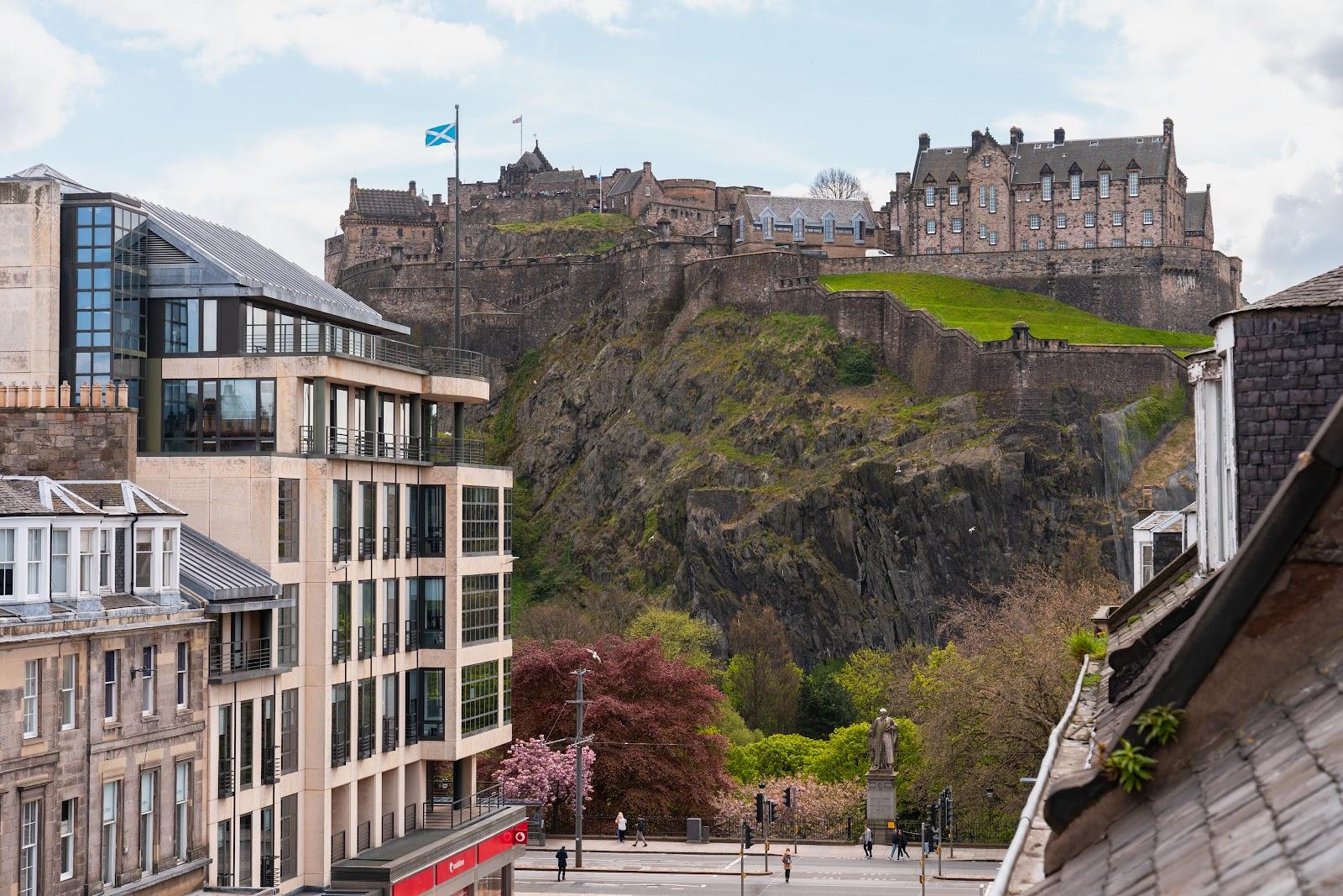 Edinburgh Castle Apartments & Suites – photo 1