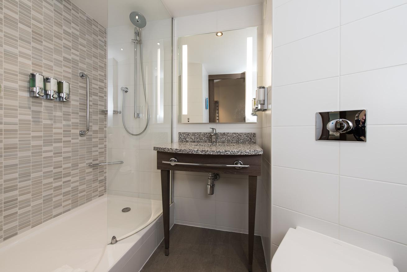 Hampton by Hilton Edinburgh West End – photo 4