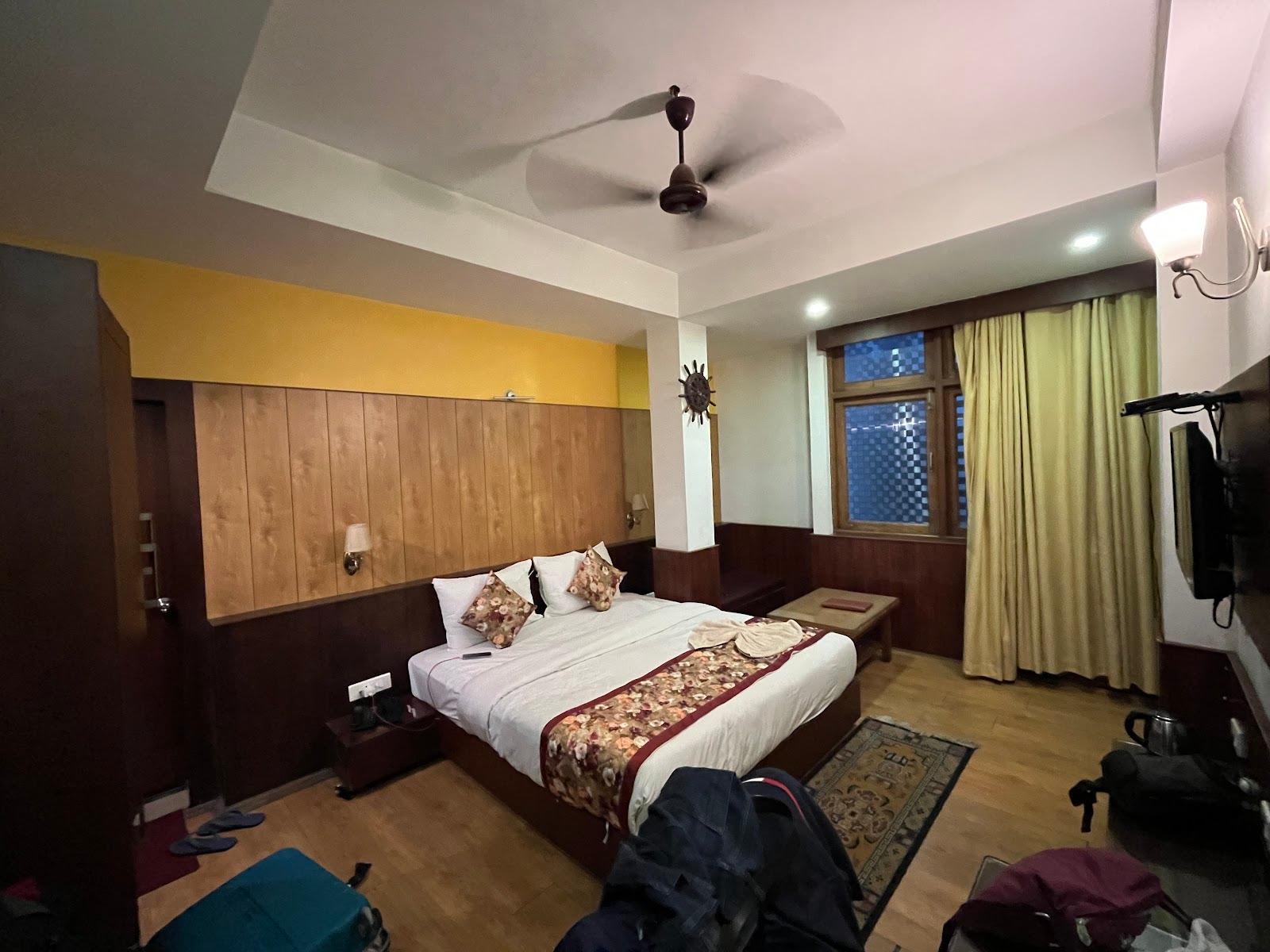 The Golden Crest Hotel – photo 3