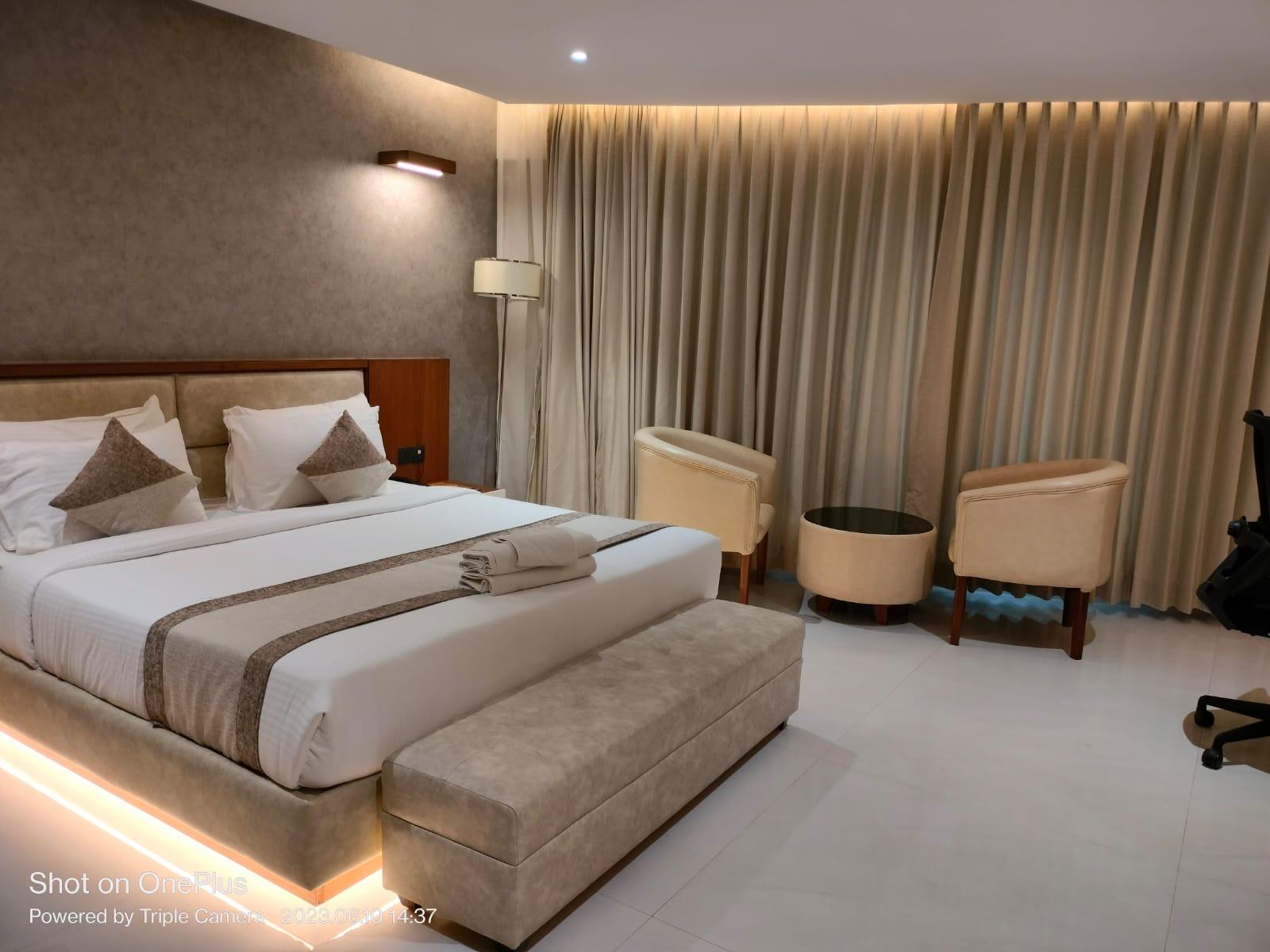 Royal Plaza Suites by RAK Rooms – photo 3