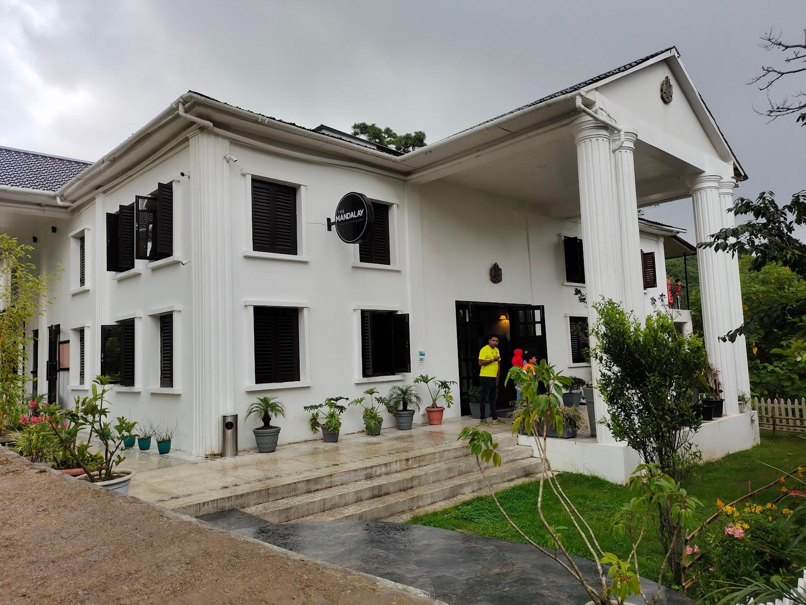 The Heritage Club, Tripura Castle – photo 1