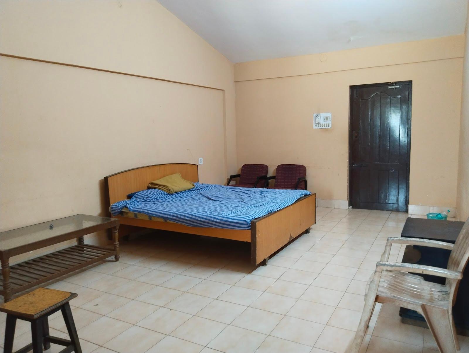 Mookambika Temple Guest House, Dormitory – photo 3