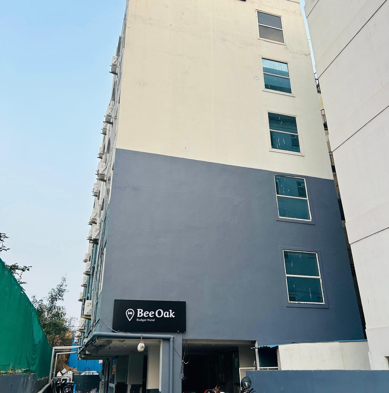 BEE Oak Budget Hotel