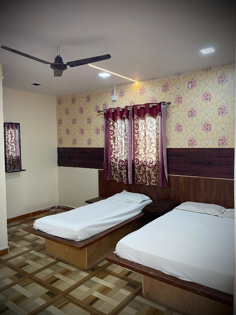 Hotel suswar lodge (couple's friendly Budget rooms) – photo 4