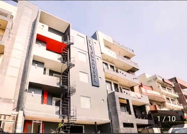 FabHotel The Chaitanyas - Hotel in Rohini, New Delhi – photo 1