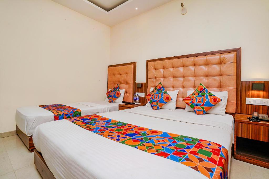 Hotel Emerald Inn – photo 3